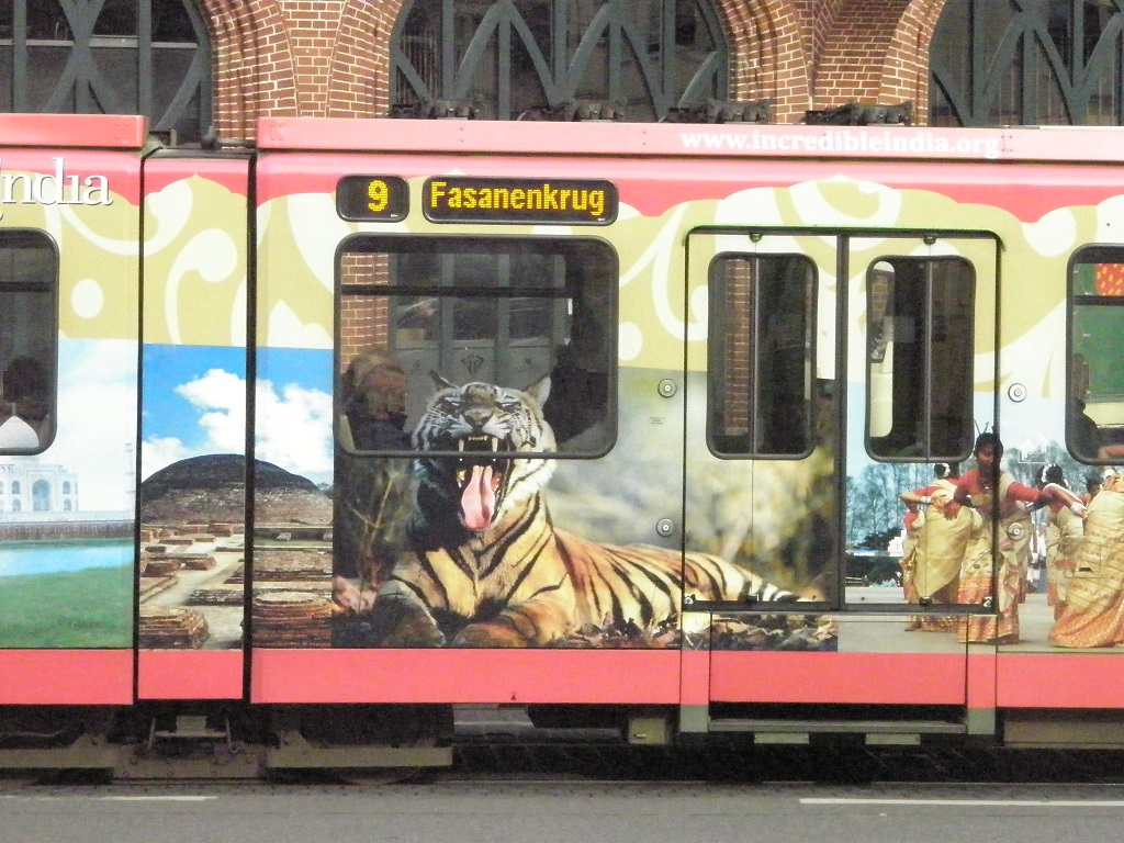 Werbung auf Stadtbahn fr Indien.jpg