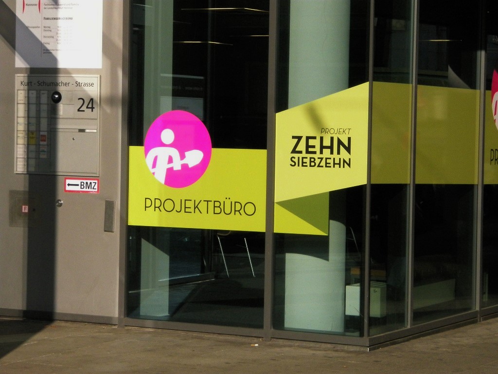 Projekt 10 17 Informationsbro in Kurt Schumacher Str.jpg