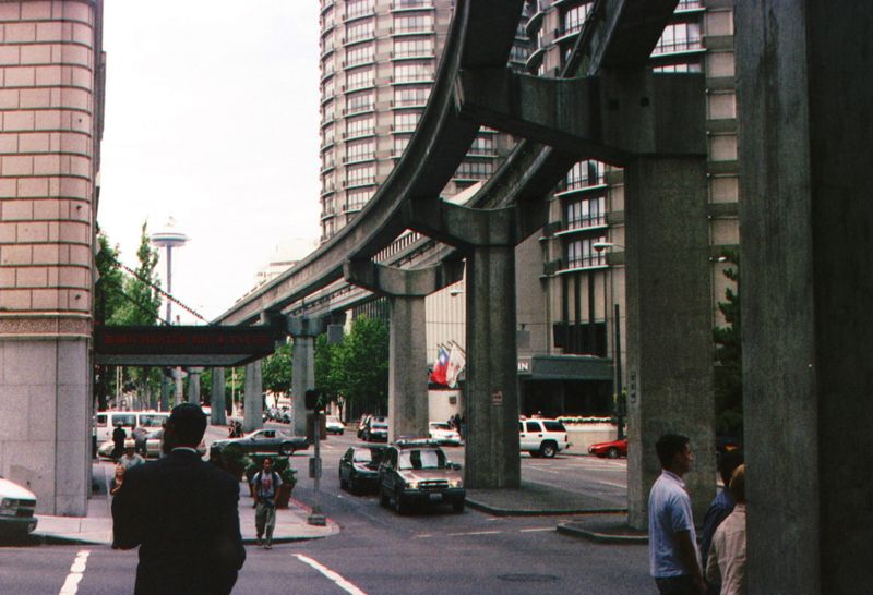 800px-Seattle_Center_Monorail.jpg