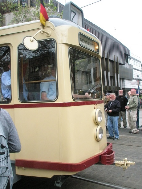 Tramparade 2017 Credee-Wagen erstmalig 1938 mit Polsterung.jpg