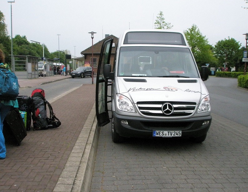 Kleinbustren zu tief PNV in Xanten 2014.jpg