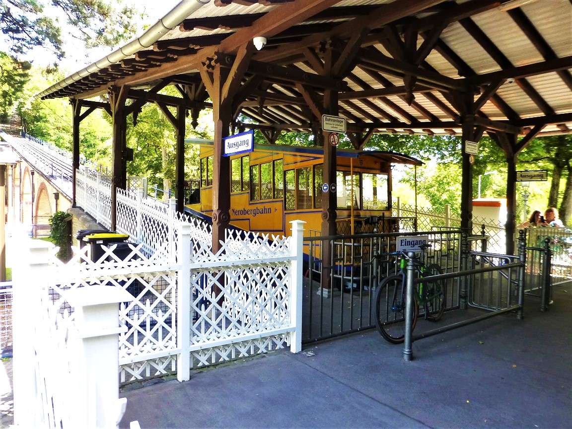 Nerobergbahn Wiesbaden.jpg