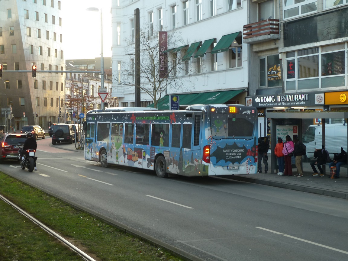 Winterbus Dekor 2024-25 Steintor1.jpg