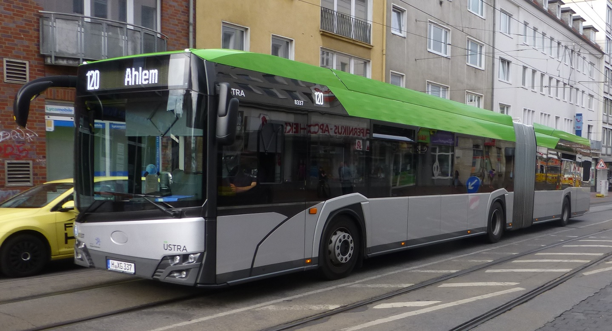 Solaris Urbino 18 IV Hybrid mit neuem Design.jpg