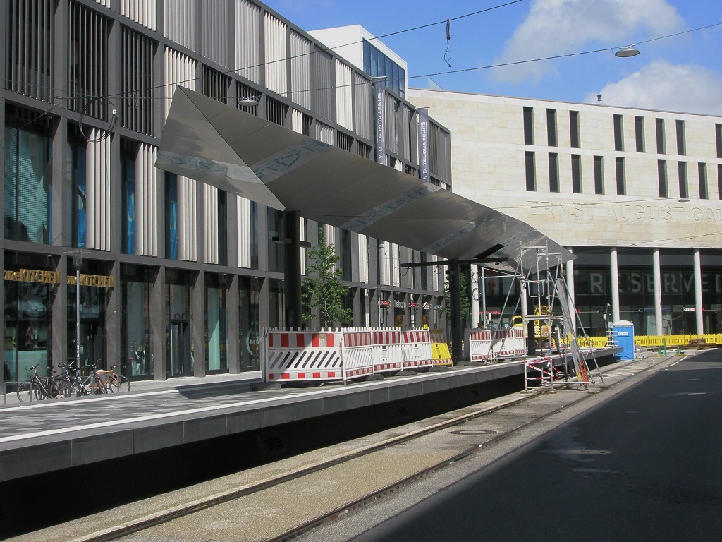 Proj 10 17 2017 Juni HBS Raschplatz Aufbauten Dach fast fertig.jpg