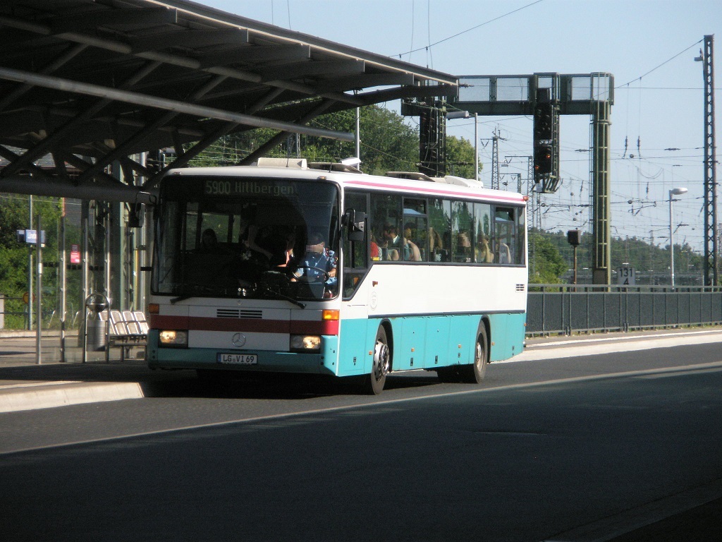 Lneburg Bahnhof Sommer 2015 Mercedes.jpg