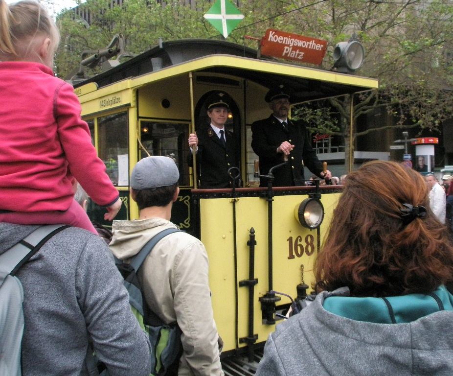 Tramparade 2017 erster Triebwagen.jpg