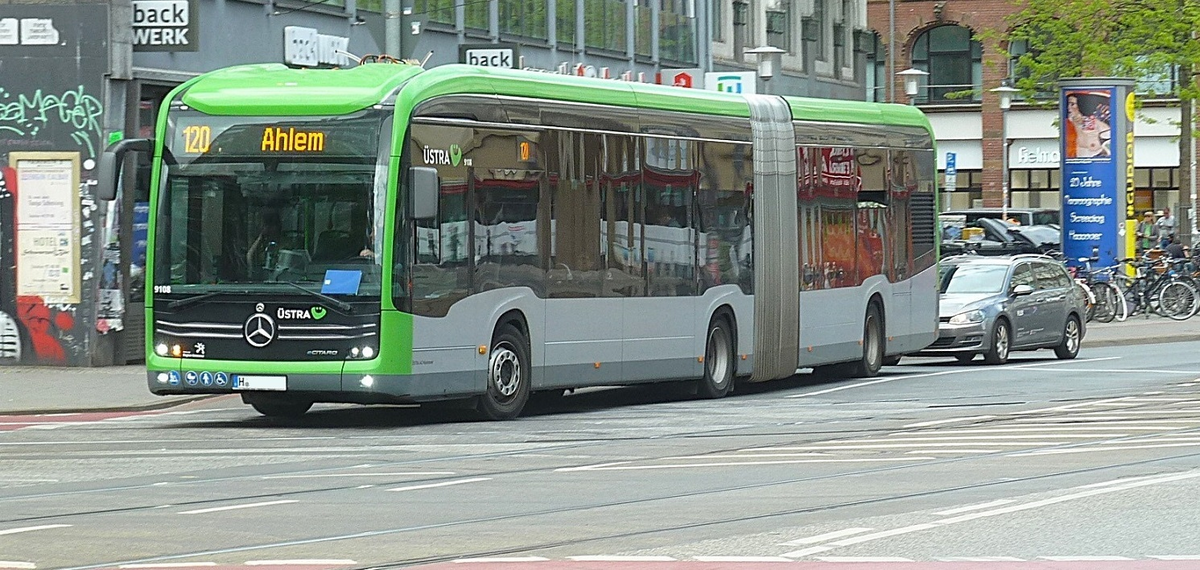 Mercedes E-Bus E-Citaro Gelenkbus Schwarzer B�r hannover.JPG