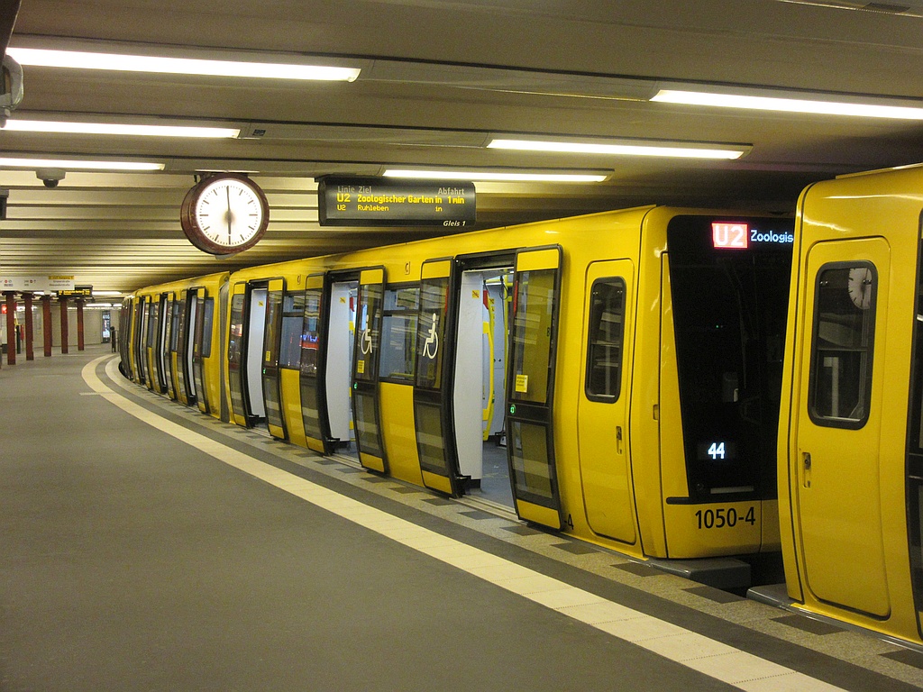 1050-4 U2A Entlastungszug nach Zo.jpg