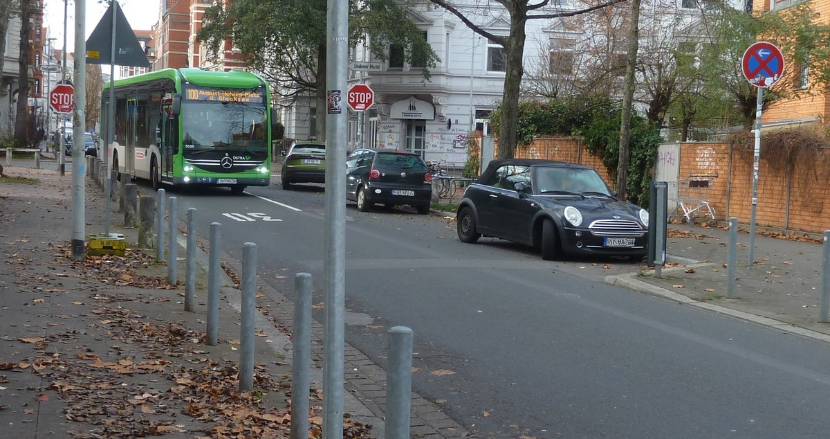 FP im absoluten Halteverbot Falschparker behindern Bus �PNV.jpg