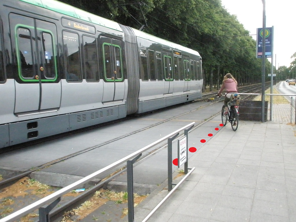 Bompeln H Universitt Hannover mit Radler mit eingezeichneten Punkten.jpg