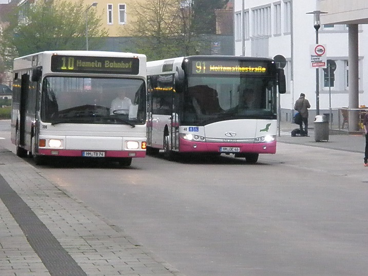 20140404 PNV in Hameln MAN NL 202 (2) und Solaris Urbino verkleinert (160).jpg