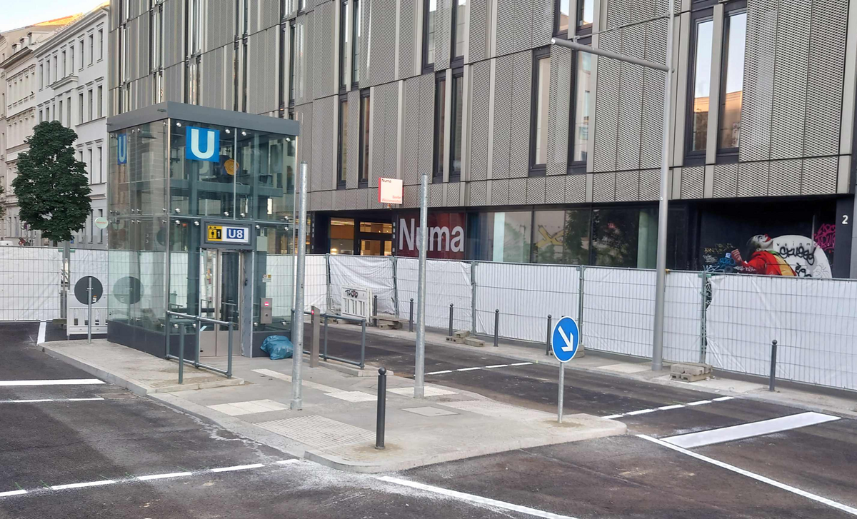 2025-08-19_Aufzug Weinmeisterstr..jpg