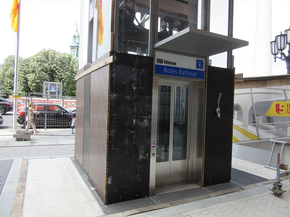 RHO Aufzug I-2 Oberfl neu.jpg