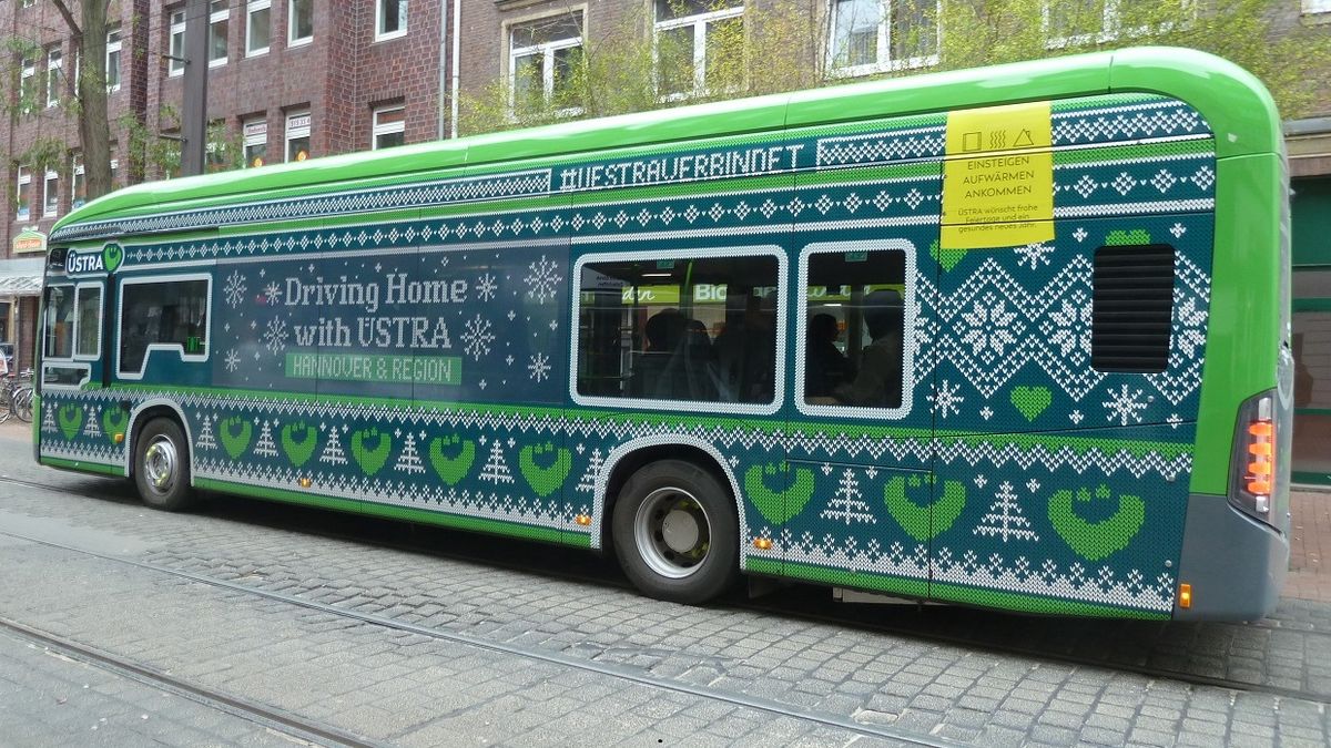 Winterbus Dekor Driving home with �stra 2025.jpg