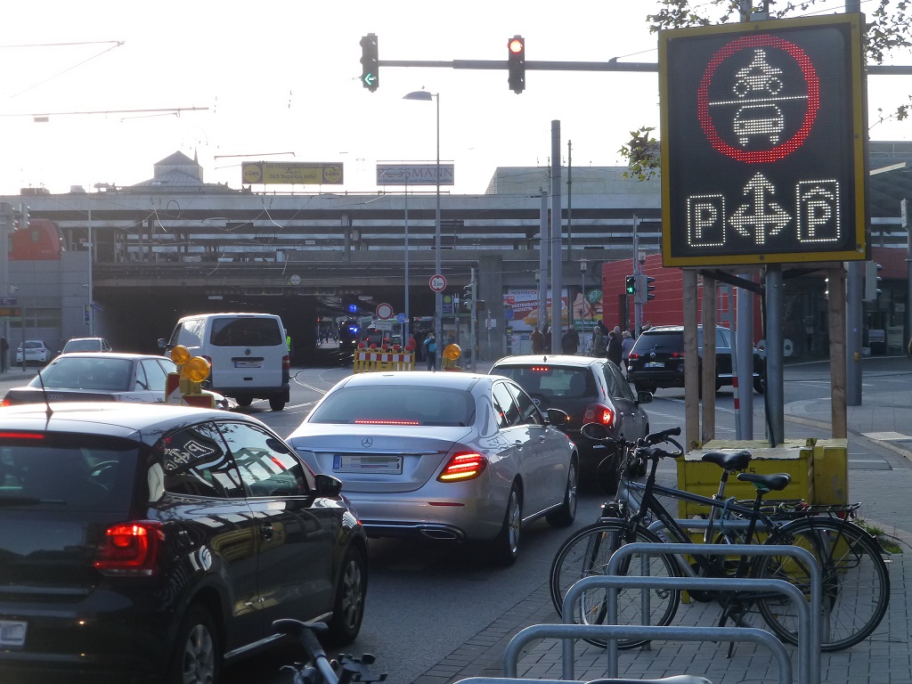 Proj 1017 4. Adventssamstag 2019 Sperrung Posttunnel für Autoverkehr.jpg