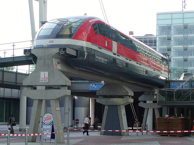 640px-Transrapid_07_Muenchen_Airport_Center.jpg