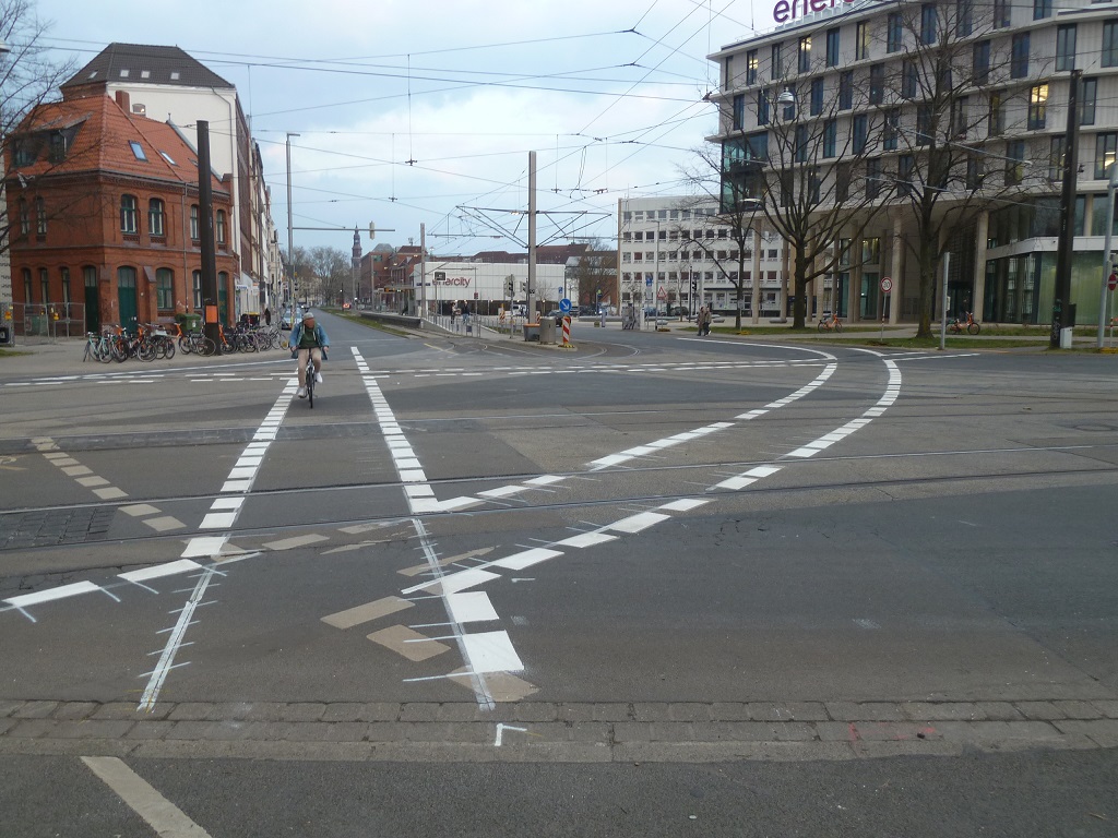 Projekt 10 17 Mrz 25 Beginn der Markierungsarbeiten fr Radfahrstreifen Braunstrae2.jpg