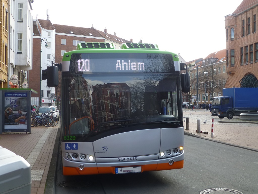 Fahrtzielanzeige Omnibus Solaris Hybrid Gelenkbus in wei.jpg