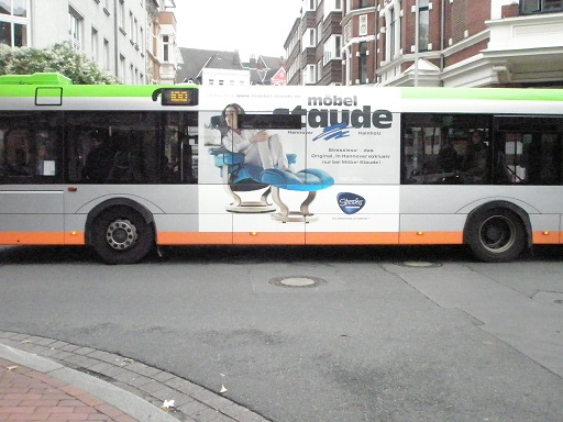 Werbung auf Busfenstern Linie 100-200 Erlebnislinie.jpg