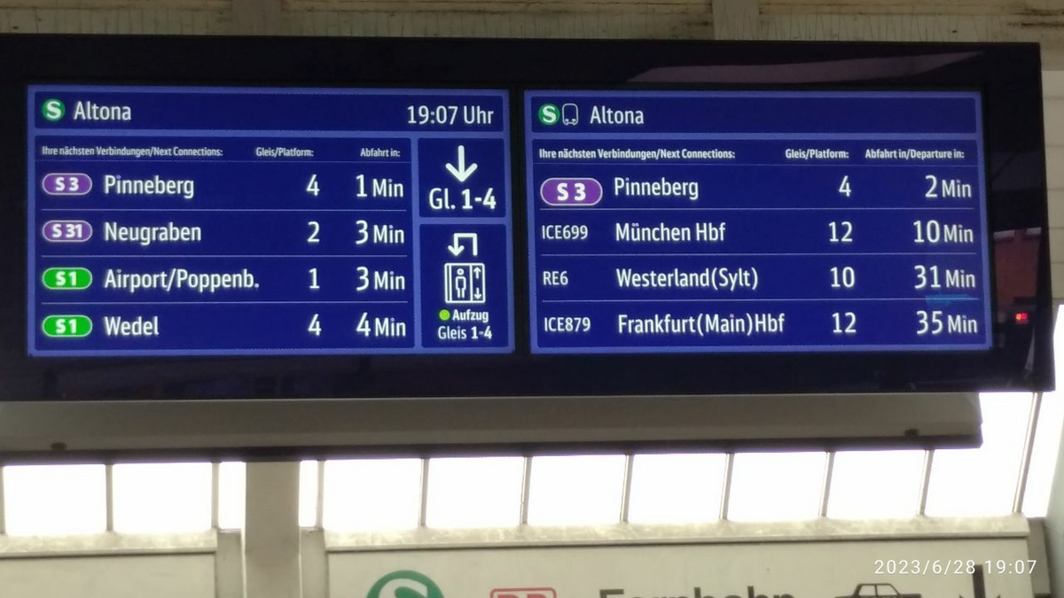 Altona Abf. S-Bahn.jpg