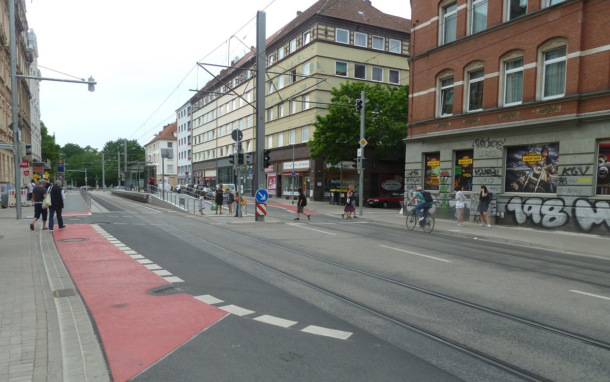 Hochbahnsteig Freizeitheim Linden Blick Rampe.jpg