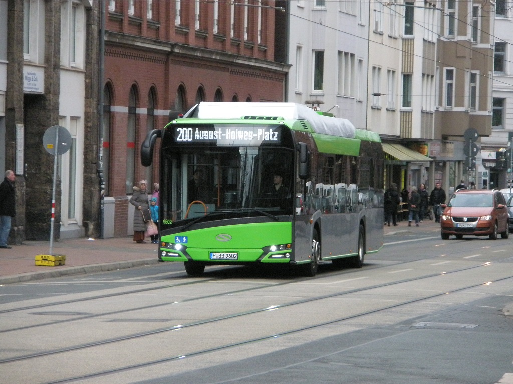 Solaris E-Bus fhrt in Falkenstrae wg Blaues Wunder Fest A.jpg