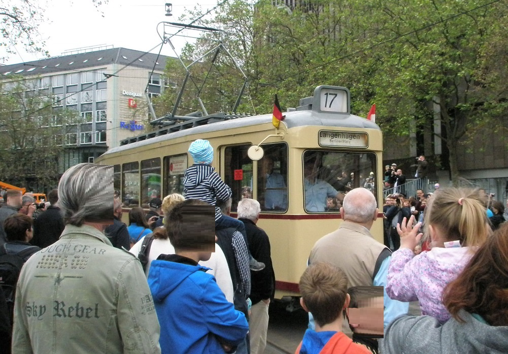 Tramparade 2017 Credee-Wagen erstmalig 1938 .jpg