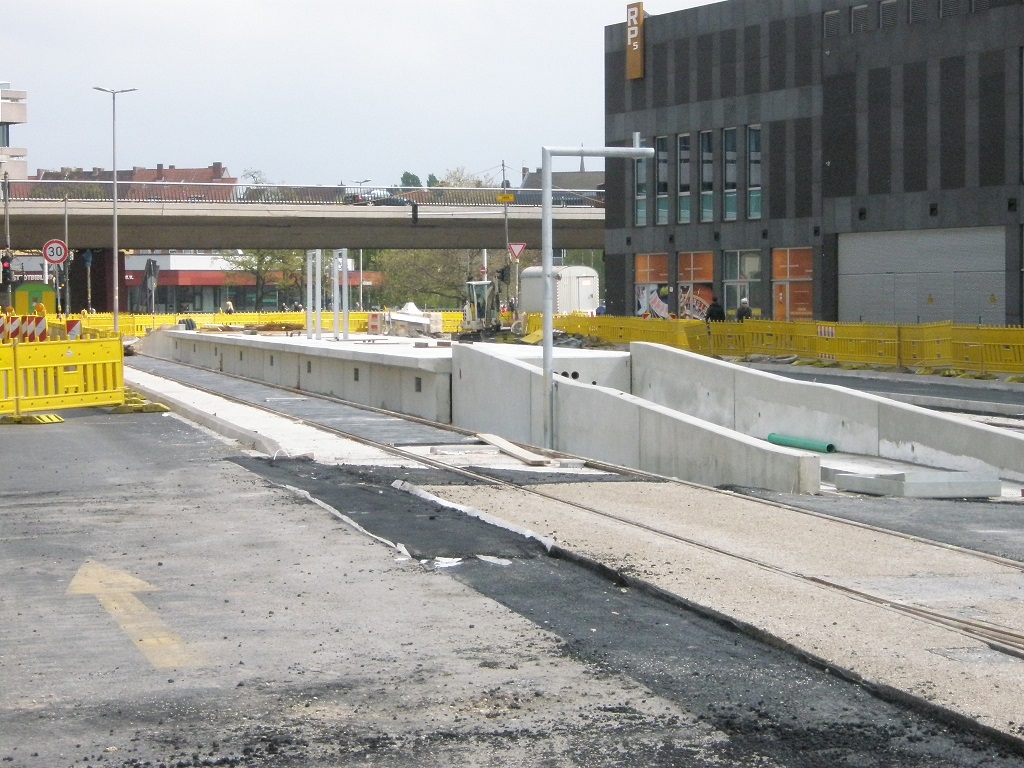 Proj 10 17 Endhaltestelle Hauptbahnhof-Raschplatz im Bau.jpg