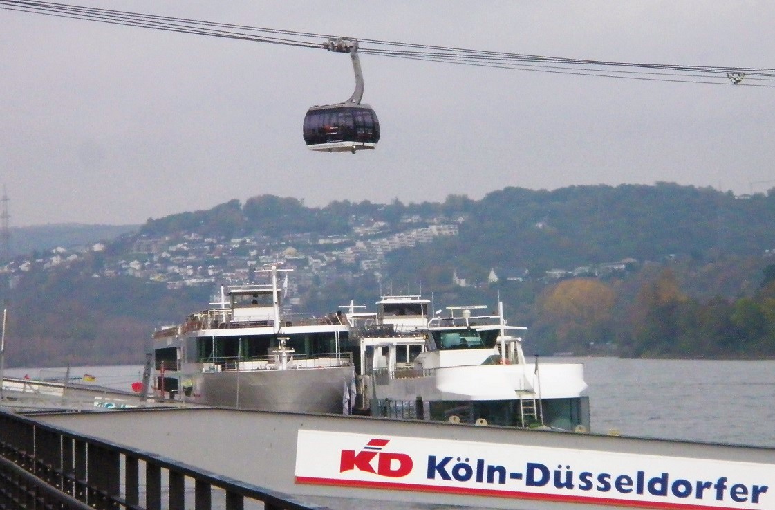 Seilbahn Koblenz Kabine ber Schiff Okt 2014.jpg