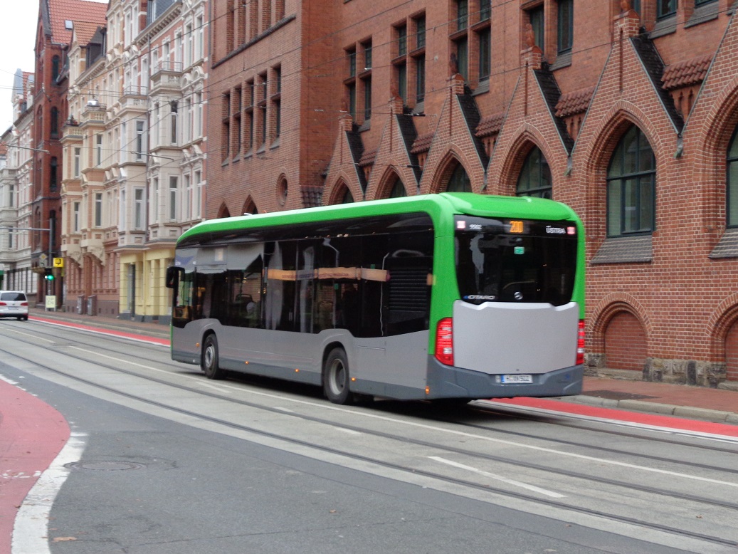 Mercedes E-Bus 6Nov21 wieder auf 200 Egestorffstr.jpg